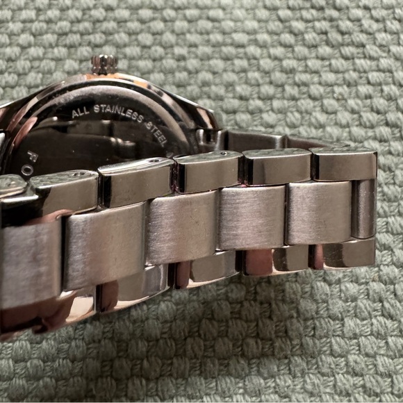 Women’s Fossil Watch - Picture 7 of 7